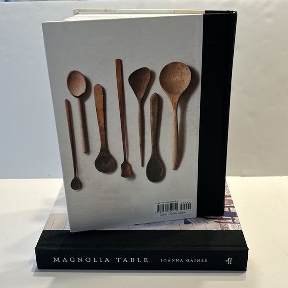 Hardcover "Magnolia Table" by Joanna Gaines - Picture 5 of 9
